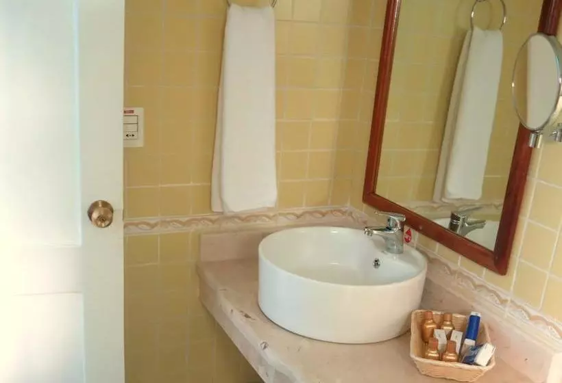 Fotos del hotel Plus Vedado 500:  2