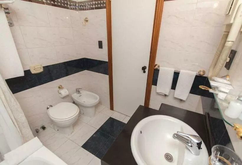 Fotos del hotel Cuatro Reyes:  5