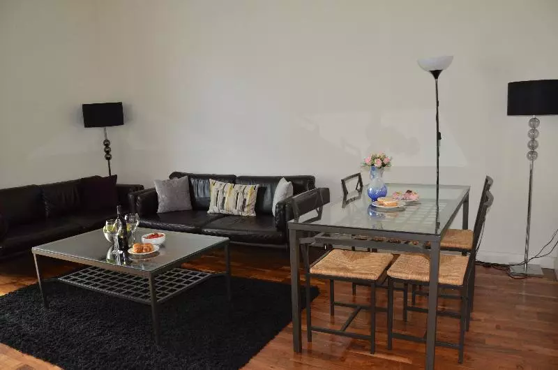 Fotos del hotel Discovery Dock Apartments East By Oyo Rooms:  14