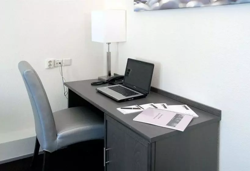 Fotos del hotel Sparks Hostel:  8