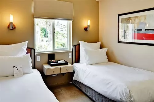 Fotos del hotel Ambassador Self Catering Apartments:  8