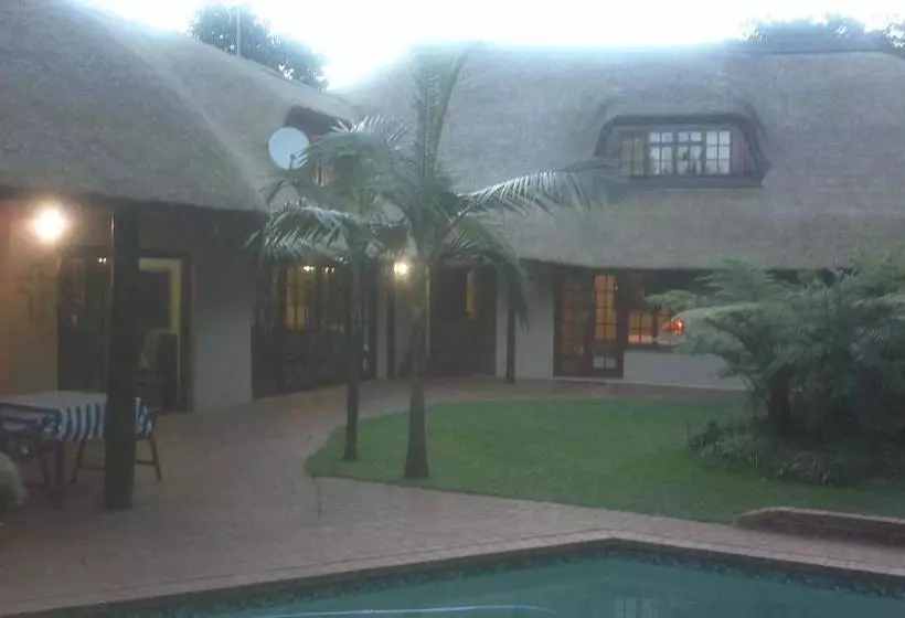 Fotos del hotel Foreigners Friend Guest House:  5