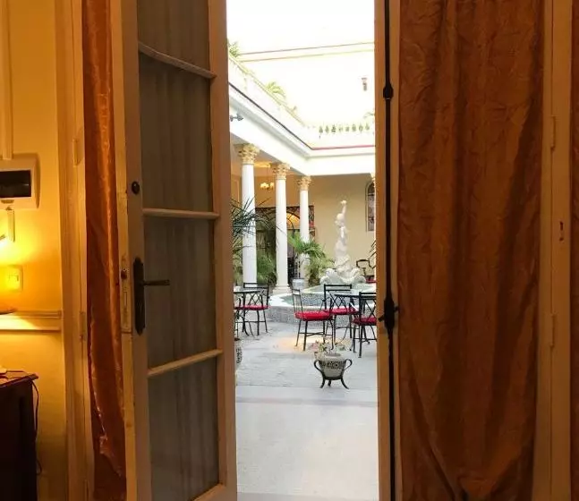 Fotos del hotel E La Sevillana:  3