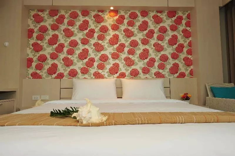 Fotos del hotel Chalong Beachfront Residence:  14