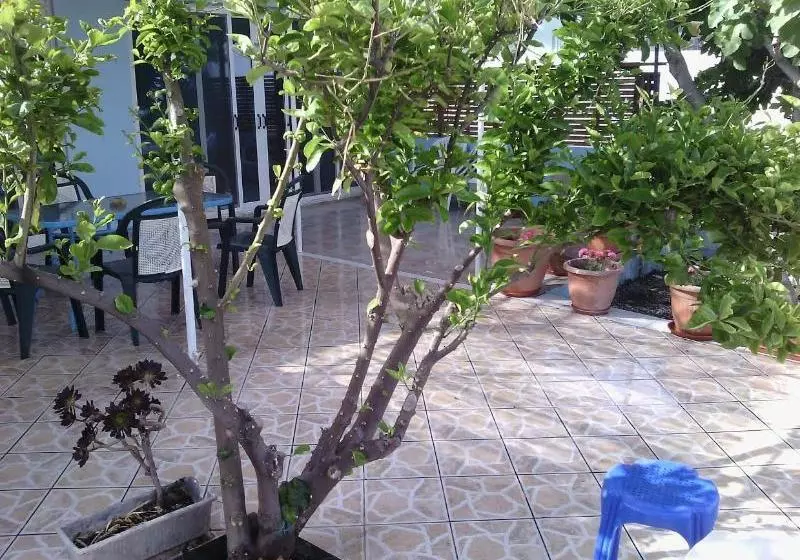 Fotos del hotel Antonios House:  2